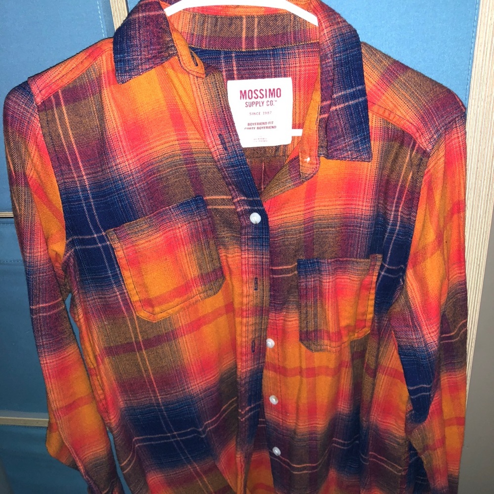 SUPER CUTE FLANNEL!🧡💙